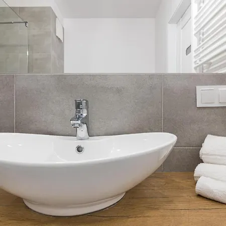 Leopold Winter - Billberry Apartment